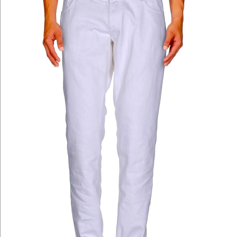 Mens white jeans. New, never worn. Offers welcome.